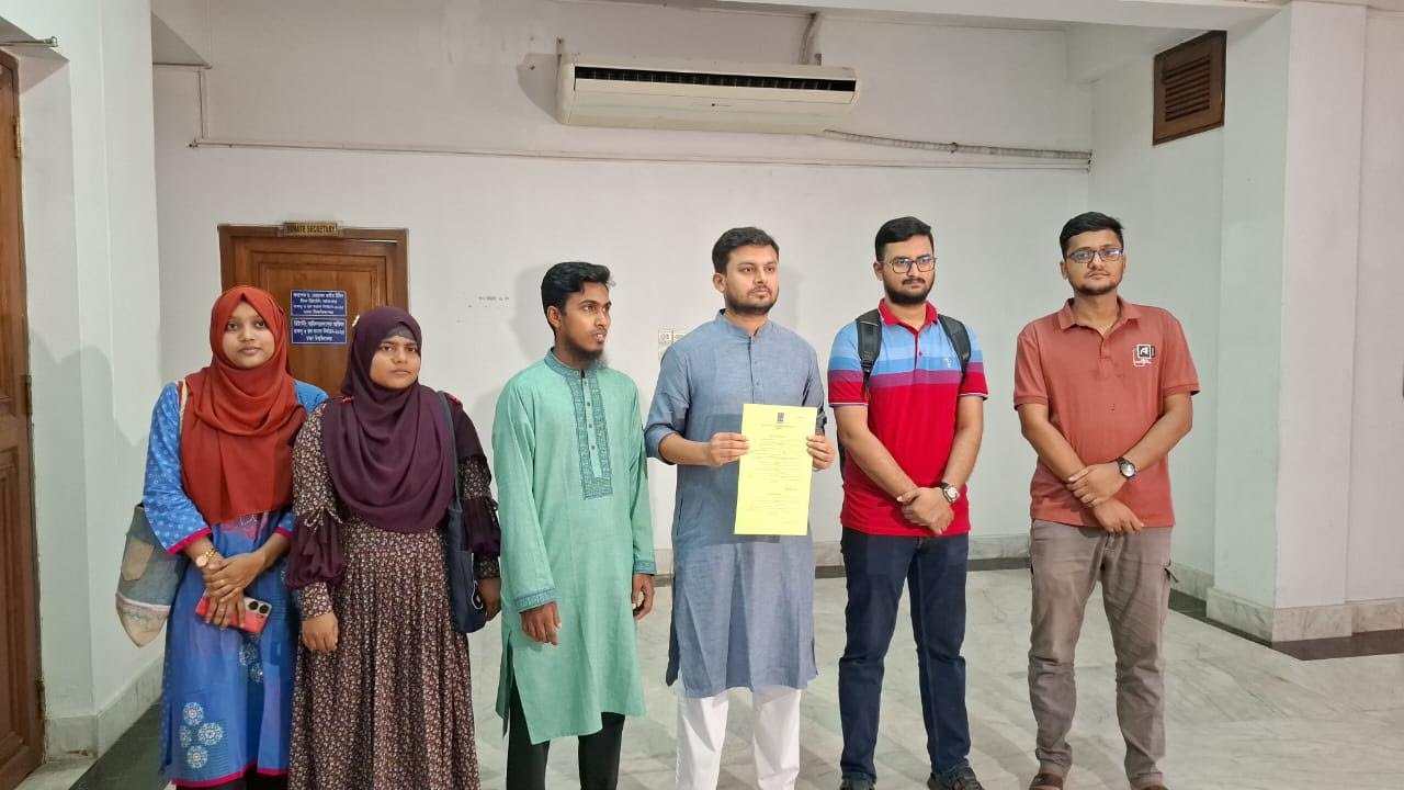 ডাকসু নির্বাচন: প্রথম দিনে মনোনয়ন ফরম নিয়েছেন ৭ জন